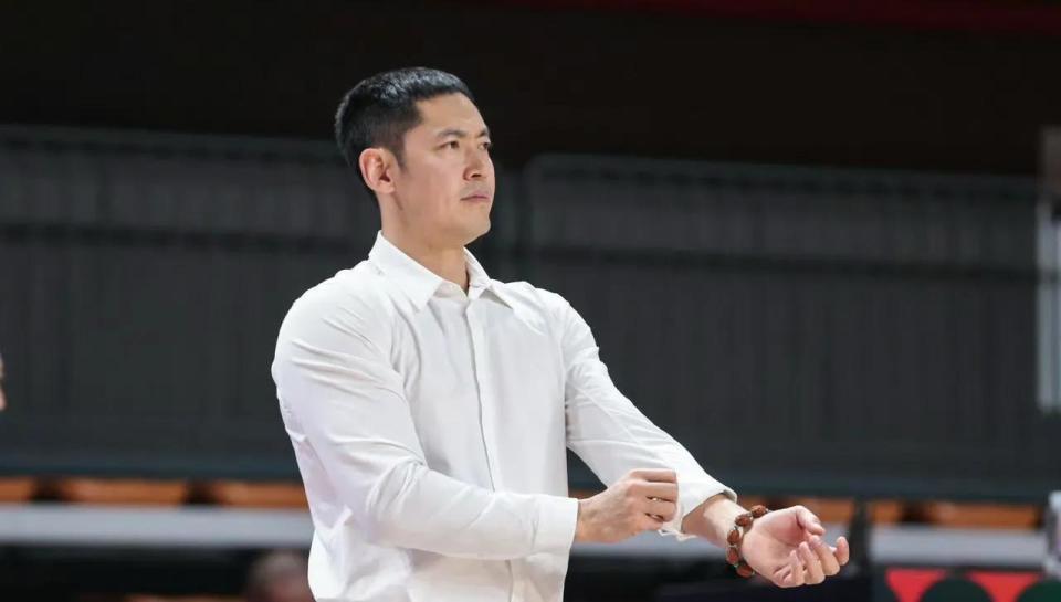 kaiyun-29分惨败！北控防守倒数+张庆鹏弃用八年老臣，将帅不合摆上台面