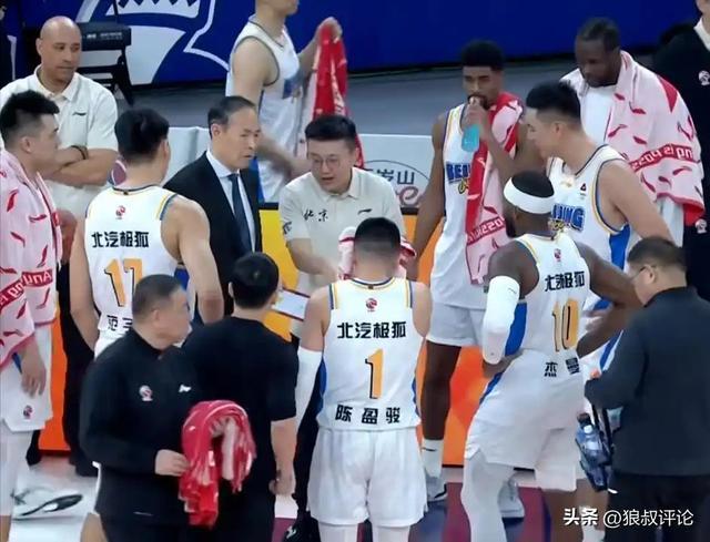 开云app-你可是北京顶薪球员！范子铭4中0得0分3犯 多次在场隐身遭球迷热议